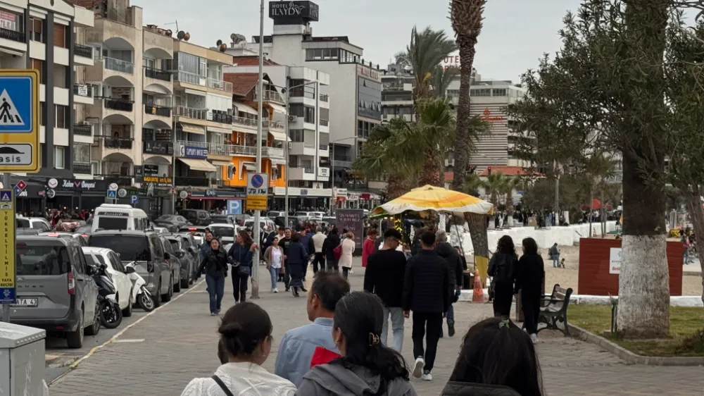 Kuşadası, Bayramda Doldu Taştı! Esnafın Yüzü Güldü